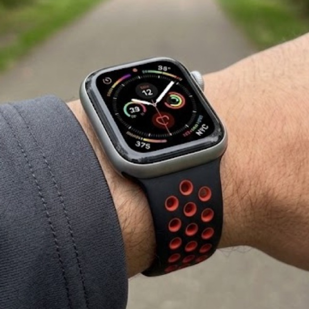 NWOT Apple Watch sports band (38/40)